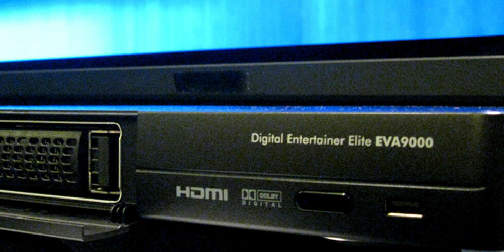TRÅDLØS JUKEBOKS: EVA finner alt du har av video, film og musikk på alle PC-ene i huset, og klargjør innholdet for TV-en. TRÅDLØS JUKEBOKS: EVA finner alt du har av video, film og musikk på alle PC-ene i huset, og klargjør innholdet for TV-en.