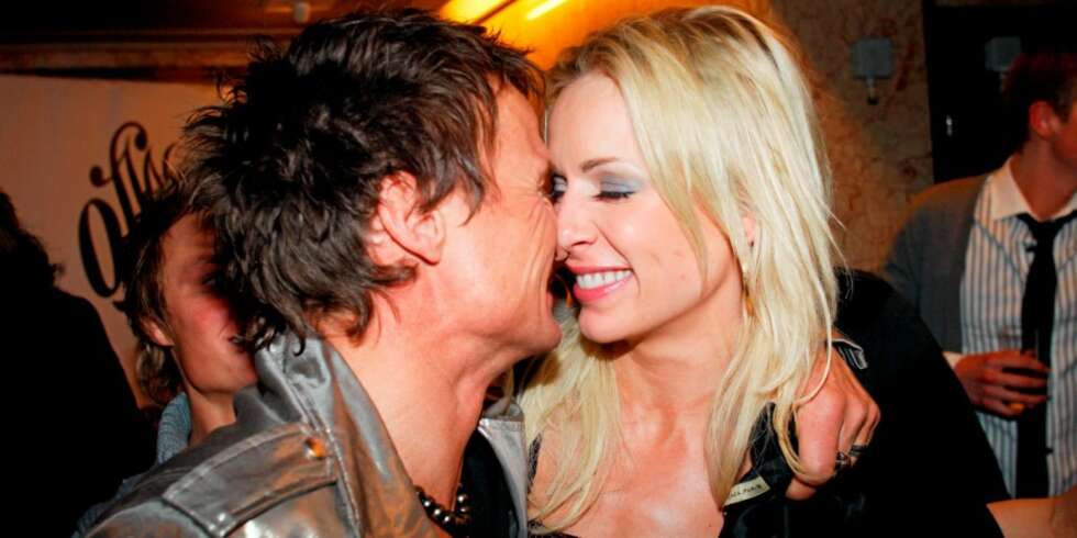 LYKKELIGE: Petter Stordalen og Gunhild Melhus har forlovet seg etter tre år som kjærester. LYKKELIGE: Petter Stordalen og Gunhild Melhus har forlovet seg etter tre år som kjærester.