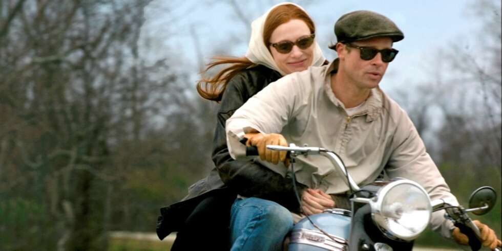MOTSATT ALDRING: Selv ikke Benjamin Button (Brad Pitt) kan stanse aldringsprosessen. Livet går uvegerlig mot fødselen. MOTSATT ALDRING: Selv ikke Benjamin Button (Brad Pitt) kan stanse aldringsprosessen. Livet går uvegerlig mot fødselen.