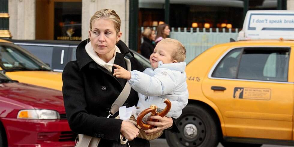 SLITEN KELLY: Kelly Rutherford er synlig sliten av skilsmisseprosessen. Her har med seg Hermes på en rusletur mellom innspillingene av Gossip Girl i New York. SLITEN KELLY: Kelly Rutherford er synlig sliten av skilsmisseprosessen. Her har med seg Hermes på en rusletur mellom innspillingene av Gossip Girl i New York.