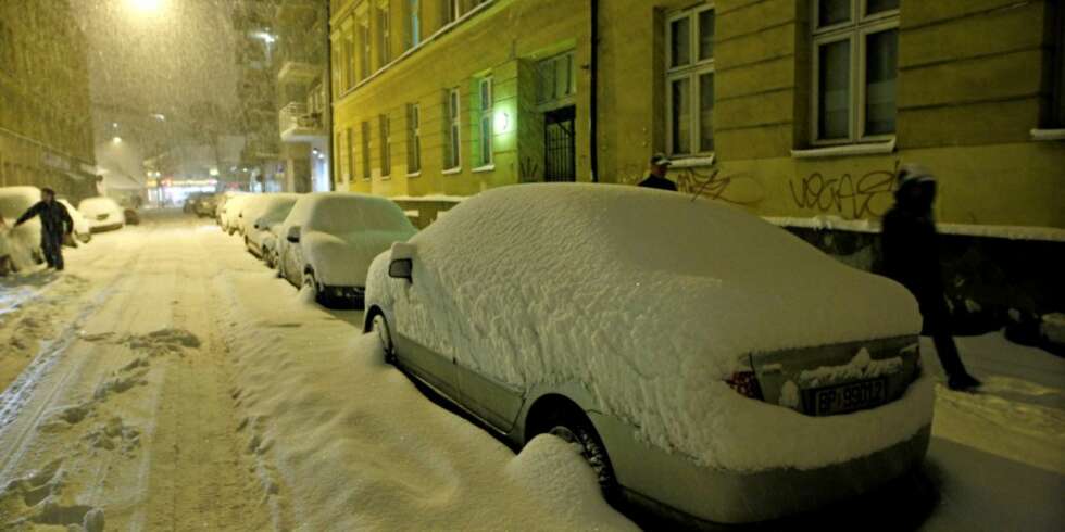 SKREKK: I videoene under kan du se hvordan du ikke skal gjøre det når du finner bilen din innesnødd. SKREKK: I videoene under kan du se hvordan du ikke skal gjøre det når du finner bilen din innesnødd.
