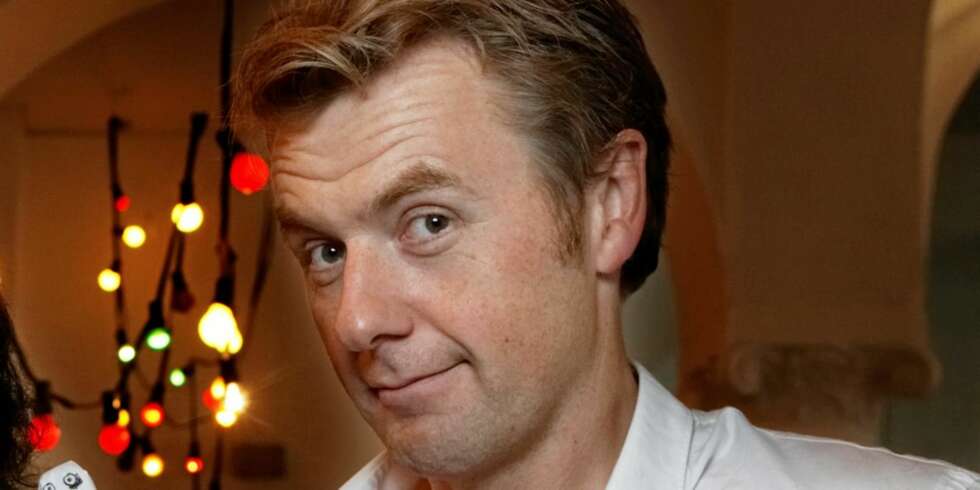 MÅ BEKLAGE: Fredrik Skavlan må beklage i kveldens show på SVT. MÅ BEKLAGE: Fredrik Skavlan må beklage i kveldens show på SVT.