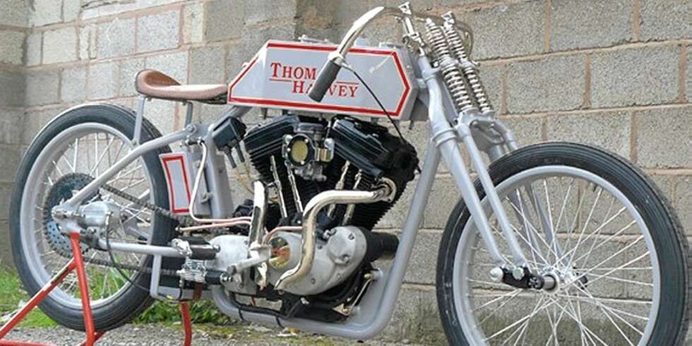 SPORTSTERMOTOR: Kjennere vil selvsagt se at retroraceren er utstyrt med en moderne motor, men den ødelegger ikke estetikken. SPORTSTERMOTOR: Kjennere vil selvsagt se at retroraceren er utstyrt med en moderne motor, men den ødelegger ikke estetikken.