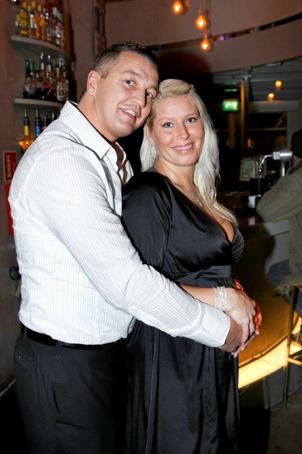 SNART FORELDRE: Ole Klemetsen har datet flere kjendisdamer i Norge enn noen annen mann. Nå har eksbokseren endelig funnet den store kjærligheten i Hege Adele Vines. Paret venter barn i mai. SNART FORELDRE: Ole Klemetsen har datet flere kjendisdamer i Norge enn noen annen mann. Nå har eksbokseren endelig funnet den store kjærligheten i Hege Adele Vines. Paret venter barn i mai.