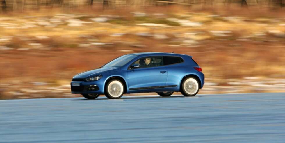 IMPONERENDE VW: Volkswagen Scirocco imponerer med sine sportslige kjøreegenskaper. IMPONERENDE VW: Volkswagen Scirocco imponerer med sine sportslige kjøreegenskaper.