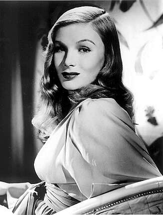 VAKKER FRISYRE: Veronica Lake var velkjent for sine lange lokker med bølger og sideskill. VAKKER FRISYRE: Veronica Lake var velkjent for sine lange lokker med bølger og sideskill.