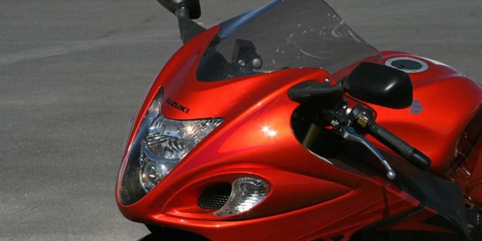 NESEVIS? Suzuki Hayabusa. NESEVIS? Suzuki Hayabusa.