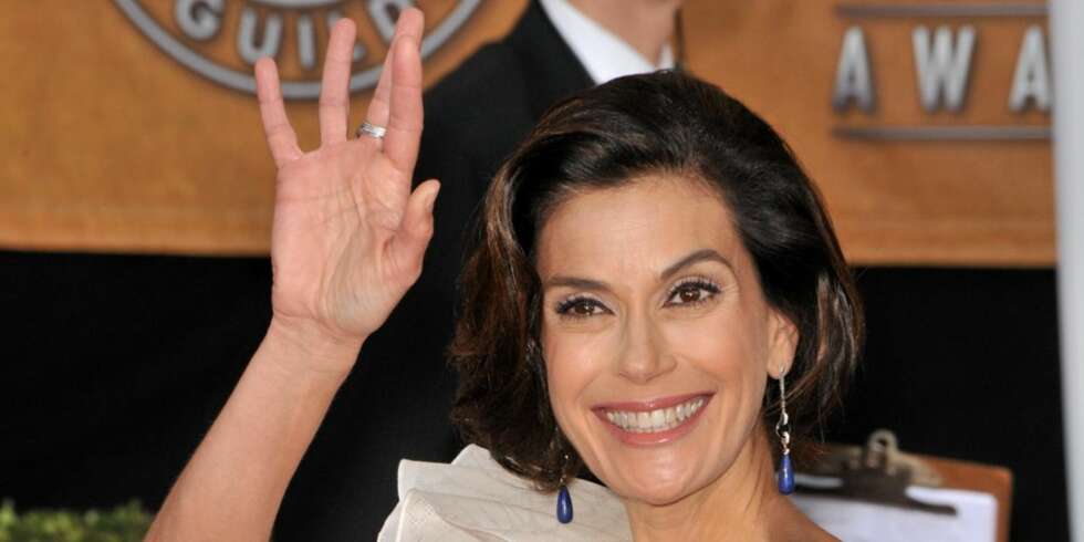 UKENS VERST KLEDDE: Teri Hatcher valgte feil kjole til feil anledning. UKENS VERST KLEDDE: Teri Hatcher valgte feil kjole til feil anledning.