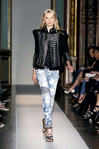 DYRT: Balmain-jeansen er alle fashionistas må-ha-jeans nå. Men til den prisen, er det veldig hyggelig med noen rimeligere alternativer. DYRT: Balmain-jeansen er alle fashionistas må-ha-jeans nå. Men til den prisen, er det veldig hyggelig med noen rimeligere alternativer.