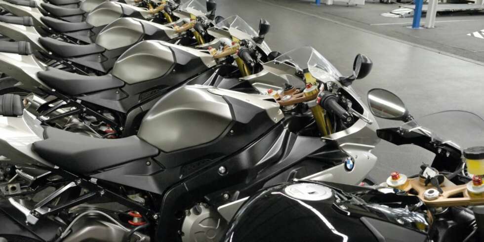 FULL TANK TAKK: BMW har vært blant pådriverne for å oppgi kjøreklar vekt - hvorfor går de vekk fra det nå, mon tro? FULL TANK TAKK: BMW har vært blant pådriverne for å oppgi kjøreklar vekt - hvorfor går de vekk fra det nå, mon tro?