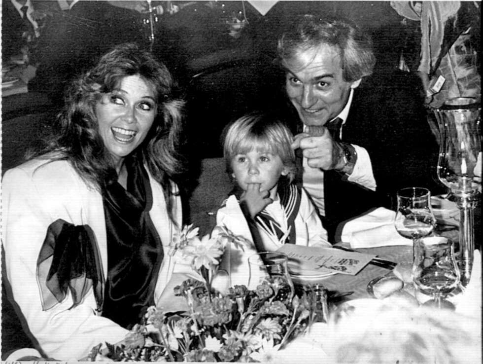 TURNÉLIV: Wenche var nødt til å ta med seg Michael rundt i verden da han var liten. Her med Wenches eksmann og juniors pappa Michael i 1984. TURNÉLIV: Wenche var nødt til å ta med seg Michael rundt i verden da han var liten. Her med Wenches eksmann og juniors pappa Michael i 1984.