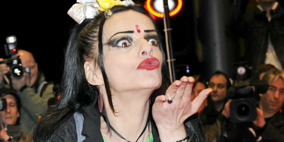 OVERSMINKET: Nina Hagen er altfor dramatisk og oversminket. OVERSMINKET: Nina Hagen er altfor dramatisk og oversminket.