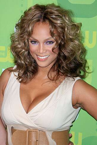 TYRA BANKS: Med lyse farger og mørkere skygger kan du dempe og fremheve trekk etter hva du selv ønsker. Tyra Banks har smalnet nesen og skyggelagt en høy panne blant annet. TYRA BANKS: Med lyse farger og mørkere skygger kan du dempe og fremheve trekk etter hva du selv ønsker. Tyra Banks har smalnet nesen og skyggelagt en høy panne blant annet.