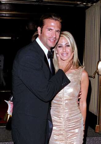 Lorenzo Lamas og Shauna Sand var gift fra 1996 til 2002 og fikk tre døtre sammen. Lorenzo Lamas og Shauna Sand var gift fra 1996 til 2002 og fikk tre døtre sammen.