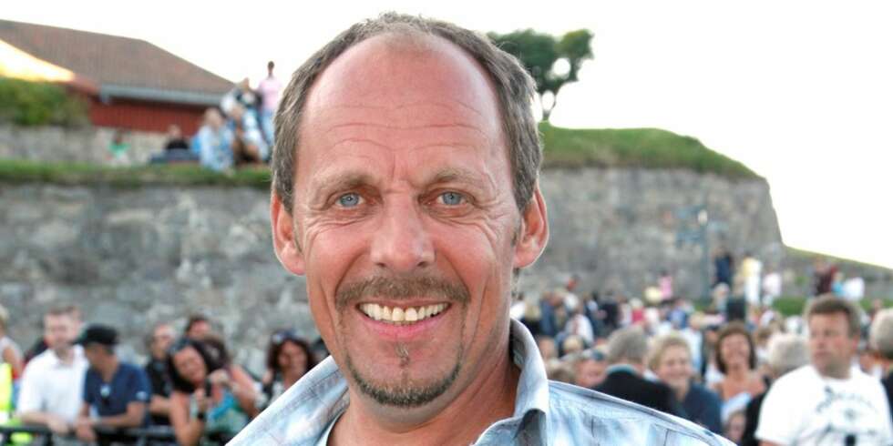 Rune Rudberg (47) har funnet kjærligheten igjen. Den 33 år gamle Mona Furuberg er den nye kvinnen i artistens i sitt liv. Rune Rudberg (47) har funnet kjærligheten igjen. Den 33 år gamle Mona Furuberg er den nye kvinnen i artistens i sitt liv.