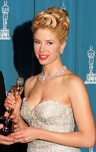 PRISET: Mira Sorvino vant Oscar for beste kvinnelige birolle i 1996. PRISET: Mira Sorvino vant Oscar for beste kvinnelige birolle i 1996.