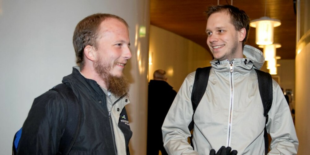 PIRATENE: Gründerne Peter Sunde ( til høyre) og Gottfrid Svartholm Warg ankommer Tingretten i Stockholm mandag før starten av rettssaken mot personene bak det svenske fildelingsnettstedet Pirate Bay.
Foto: Bertil Ericson / SCANPIX PIRATENE: Gründerne Peter Sunde ( til høyre) og Gottfrid Svartholm Warg ankommer Tingretten i Stockholm mandag før starten av rettssaken mot personene bak det svenske fildelingsnettstedet Pirate Bay.
Foto: Bertil Ericson / SCANPIX