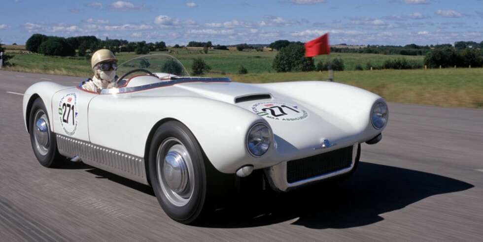 FÅ SPORTSBILER: Saab Sonett ble første gang lansert i 1966. Noen stor suksess ble den ikke, mye på grunn av svak motor. FÅ SPORTSBILER: Saab Sonett ble første gang lansert i 1966. Noen stor suksess ble den ikke, mye på grunn av svak motor.