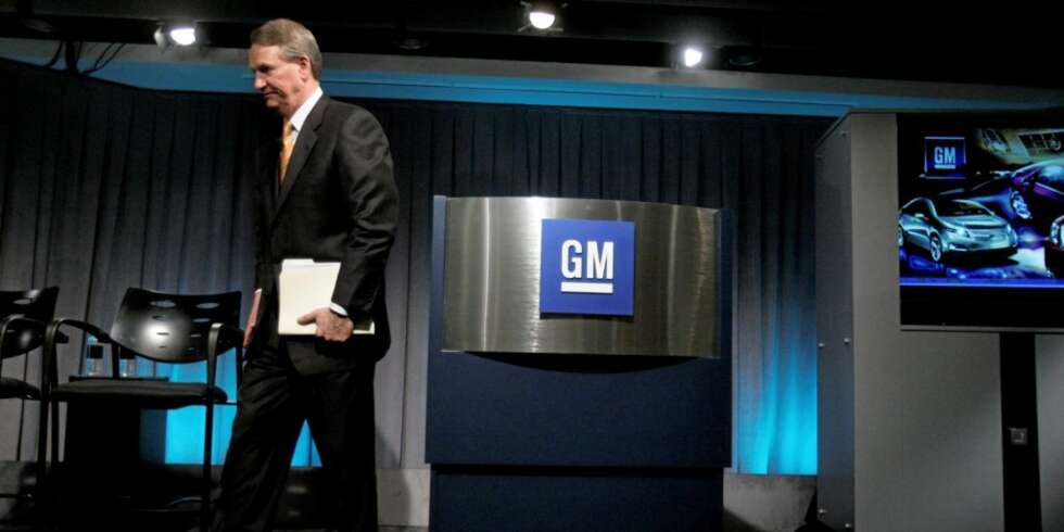GM-BØDDEL: GM-sjefen Rick Wagoner svingte øksa over Saab i Detroit i natt. Mye tyder på at Saab kan være historie i løpet av året. GM-BØDDEL: GM-sjefen Rick Wagoner svingte øksa over Saab i Detroit i natt. Mye tyder på at Saab kan være historie i løpet av året.