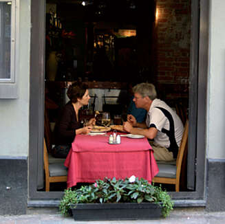 RESTAURANT: Det mangler ikke utvalg av spisesteder for et nygift par! RESTAURANT: Det mangler ikke utvalg av spisesteder for et nygift par!