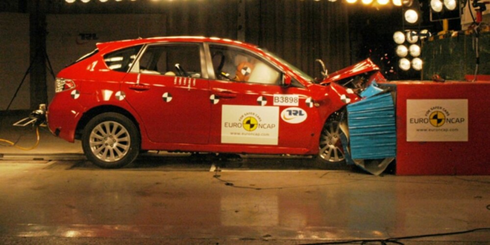 BÅDE 4 OG 5: Subaru Impreza har i praksis fem stjerner med ESP, men rangeres som fire. BÅDE 4 OG 5: Subaru Impreza har i praksis fem stjerner med ESP, men rangeres som fire.