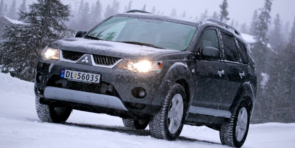FAMILIEVINNER: Mitsubishi fikk solgt hele 2673 Outlander II-biler i fjor. Ikke rart, siden modellen byr på mye plass og gode vinteregenskaper til en under gjennomsnittlig pris i klassen. Ulempen er at modellen eldes vel fort i den harde konkurransen. FAMILIEVINNER: Mitsubishi fikk solgt hele 2673 Outlander II-biler i fjor. Ikke rart, siden modellen byr på mye plass og gode vinteregenskaper til en under gjennomsnittlig pris i klassen. Ulempen er at modellen eldes vel fort i den harde konkurransen.