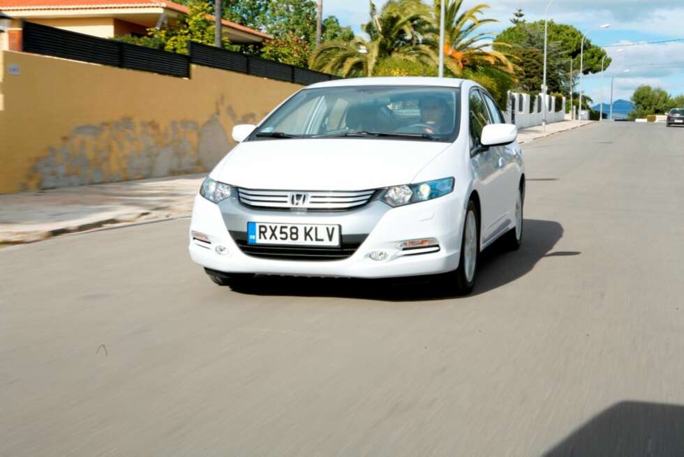 ELEKTRISK: Honda Insight kan kjøres elektrisk, men i 95 prosent av tiden er bensinmotoren hoveddrivkilden. ELEKTRISK: Honda Insight kan kjøres elektrisk, men i 95 prosent av tiden er bensinmotoren hoveddrivkilden.