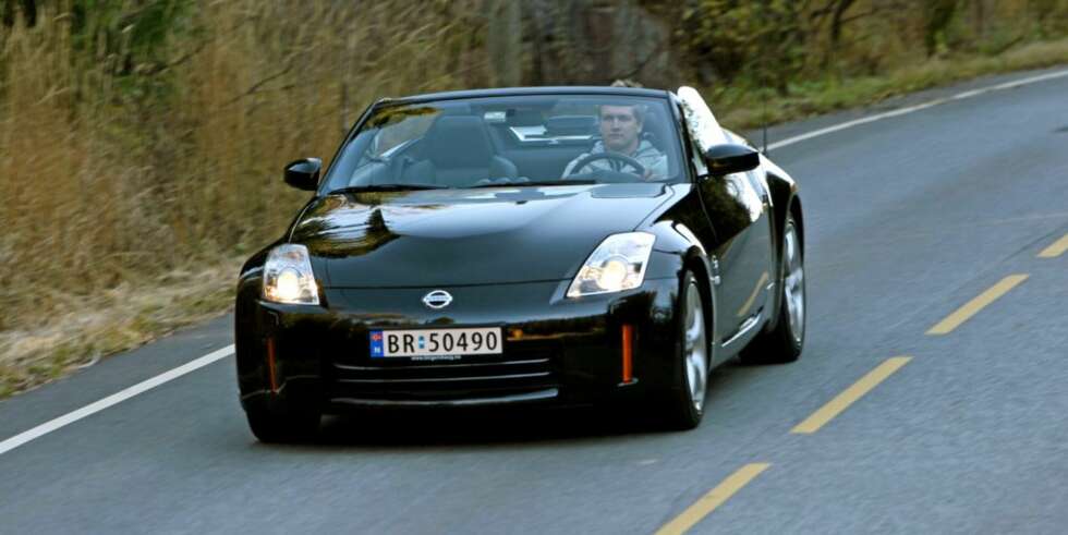 ARTIG DESIGN: Nissan 350Z er morsom både som coupé og kabriolet (bildet), men er for dyr til at den treffer målgruppen sin hjemme. ARTIG DESIGN: Nissan 350Z er morsom både som coupé og kabriolet (bildet), men er for dyr til at den treffer målgruppen sin hjemme.