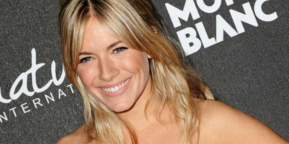 SIENNA MILLER: Sienna så rett og slett strålende vakker ut på den røde løperen denne uken. SIENNA MILLER: Sienna så rett og slett strålende vakker ut på den røde løperen denne uken.