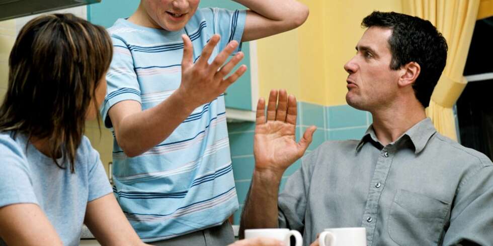 Lytt, diskuter gjerne, og bruk tid på tenåringene dine. Lytt, diskuter gjerne, og bruk tid på tenåringene dine.