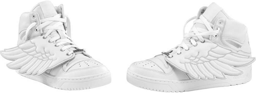 VINGESKO: Jeremy Scott har desinget originale Adidas-sneakers med vinger på siden. VINGESKO: Jeremy Scott har desinget originale Adidas-sneakers med vinger på siden.
