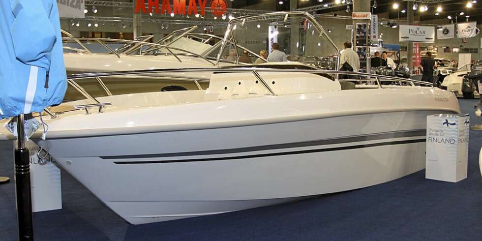 NY MODELL: Finnmaster 59 SC er den første modellen som blir utstyrt med den nye dekoren. NY MODELL: Finnmaster 59 SC er den første modellen som blir utstyrt med den nye dekoren.