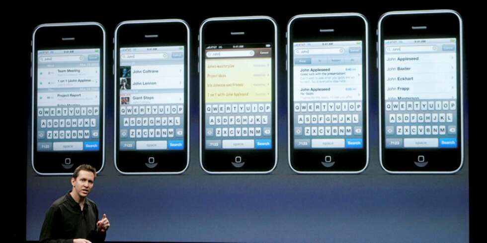 NY IPHONE: Scott Forstall vier frem det nye operativsystemet iPhone 3.0. Operativsystemet kan i sommer lastes ned og tas i bruk av alle med en iPhone 3G. NY IPHONE: Scott Forstall vier frem det nye operativsystemet iPhone 3.0. Operativsystemet kan i sommer lastes ned og tas i bruk av alle med en iPhone 3G.