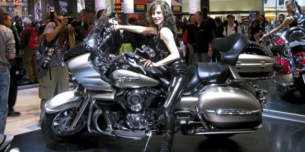 KAWA 1700: Den nye customcruiseren fra Kawasaki er langt fra størst i familien. Storebror VN200 har over to liter slagvolum. KAWA 1700: Den nye customcruiseren fra Kawasaki er langt fra størst i familien. Storebror VN200 har over to liter slagvolum.
