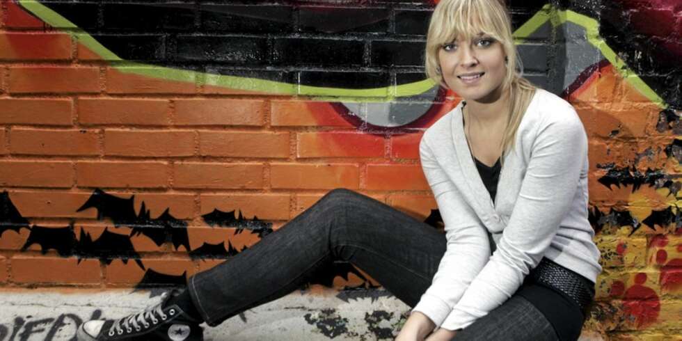 TV-TRYNE: I 2005 begynte Charlottes karriere i MTV. Siden den gang har hun fått mye oppmerksomhet rundt musikkinteressen, programlederrollen og ikke minst sin motebevisste klesstil. TV-TRYNE: I 2005 begynte Charlottes karriere i MTV. Siden den gang har hun fått mye oppmerksomhet rundt musikkinteressen, programlederrollen og ikke minst sin motebevisste klesstil.