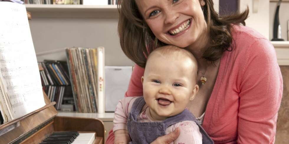 Lisa Stokke trives som hjemmeværende med lille Tallulah (9 md.), men klør alltid i fingrene etter nye spennende prosjekter. Lisa Stokke trives som hjemmeværende med lille Tallulah (9 md.), men klør alltid i fingrene etter nye spennende prosjekter.