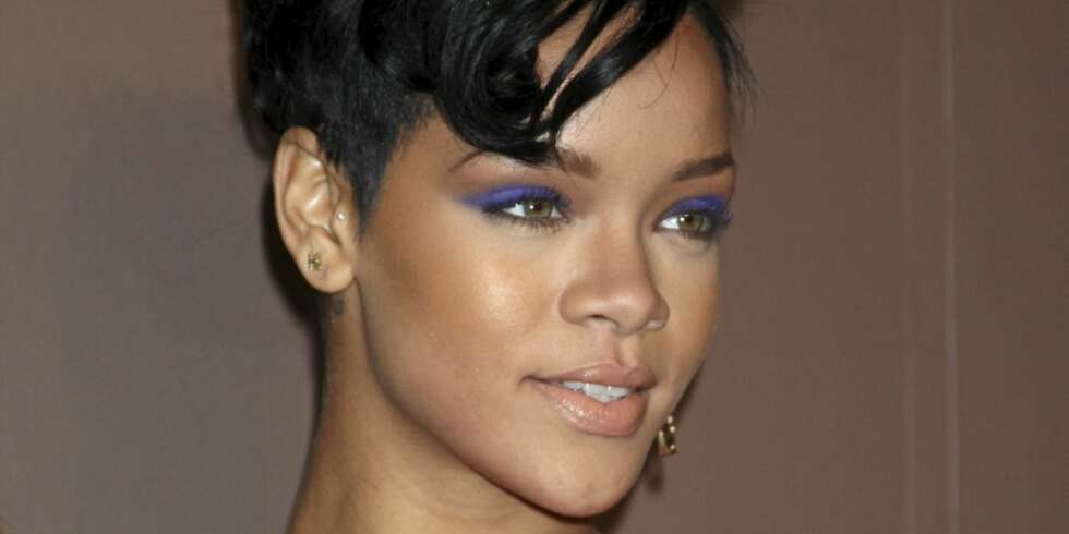 NY GIV: Rihanna er på banen igjen etter å ha skljønt at Chris Brown ikke er mors beste barn. NY GIV: Rihanna er på banen igjen etter å ha skljønt at Chris Brown ikke er mors beste barn.