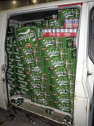 TO TONN CARLSBERG: Årets hittil største ølbeslag - en varebil full av Carlsberg. TO TONN CARLSBERG: Årets hittil største ølbeslag - en varebil full av Carlsberg.