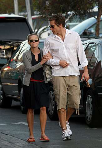 FORELSKET: Reese Witherspoon og Jake Gyllenhaal får et stadig tettere forhold. Går det mot bryllup og barn? FORELSKET: Reese Witherspoon og Jake Gyllenhaal får et stadig tettere forhold. Går det mot bryllup og barn?