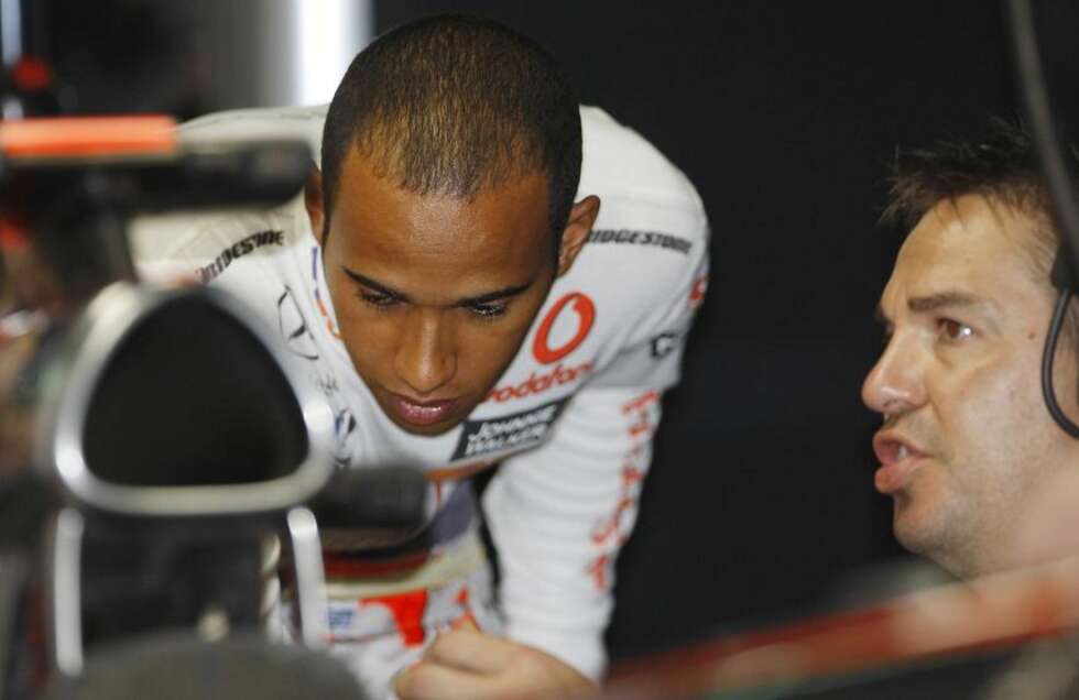 SLITER: Lewis Hamilton og McLaren sliter med den nye bilen. - På grunn av sen utvikling, sier vår ekspert. SLITER: Lewis Hamilton og McLaren sliter med den nye bilen. - På grunn av sen utvikling, sier vår ekspert.