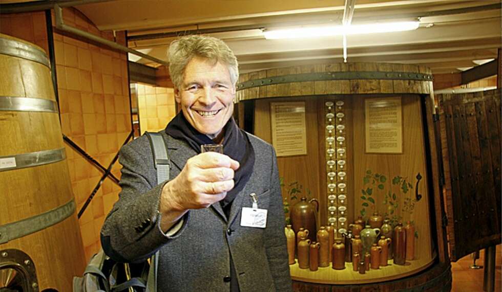 STERKE SAKER: Jeg fikk Rigabalsam allerede som liten guttunge, betror Roald Øyen Her og Nås lesere. Hostesaften er sterkere enn whiskey. STERKE SAKER: Jeg fikk Rigabalsam allerede som liten guttunge, betror Roald Øyen Her og Nås lesere. Hostesaften er sterkere enn whiskey.