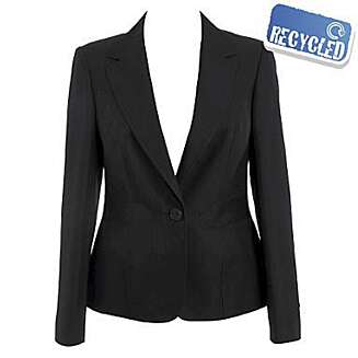 TRENDY: Dressjakker er veldig trendy denne sesongen, og kan brukes både til bukser, skjørt og kjoler. TRENDY: Dressjakker er veldig trendy denne sesongen, og kan brukes både til bukser, skjørt og kjoler.
