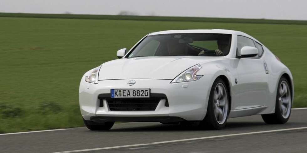 DEN HERLIGE 3,7-literen gir massevis av kraft. Og kjøreegenskapene til Nissan 370Z står i stil til effekten. Dette er moro! DEN HERLIGE 3,7-literen gir massevis av kraft. Og kjøreegenskapene til Nissan 370Z står i stil til effekten. Dette er moro!