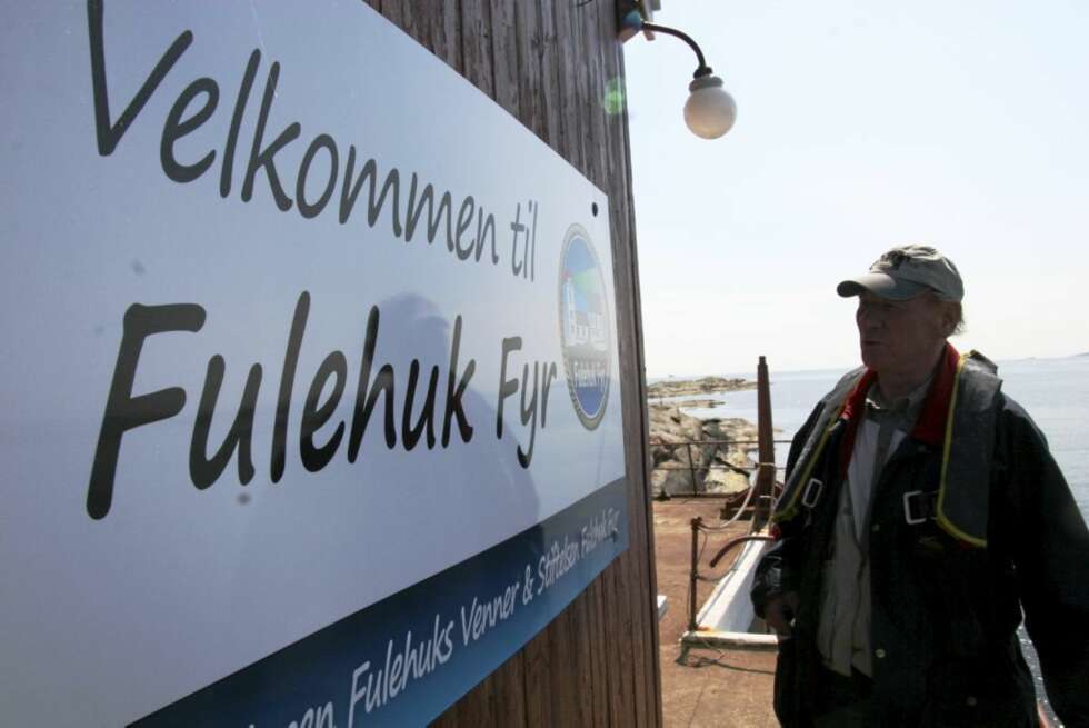 VELKOMMEN TIL FULEHUK: ""Fyrmester`n"" ønsker allmennheten velkommen. VELKOMMEN TIL FULEHUK: ""Fyrmester`n"" ønsker allmennheten velkommen.