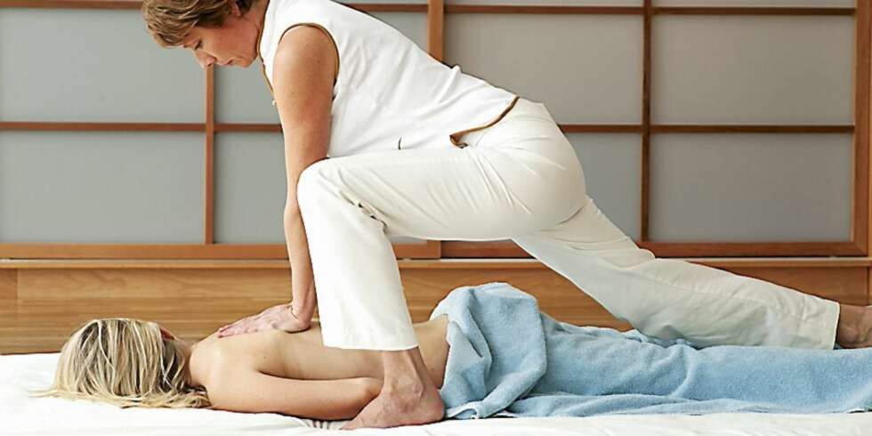 HÅNDFAST: Ayurvedisk yogamassasje løser opp spenninger. HÅNDFAST: Ayurvedisk yogamassasje løser opp spenninger.