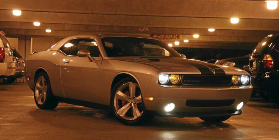 Nattelivet i Miami Beach og en Dodge Challenger passer godt sammen. Nattelivet i Miami Beach og en Dodge Challenger passer godt sammen.