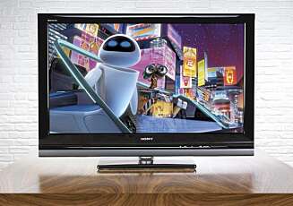 SYMPATISK: Sony TV-en har en, til Sony å være, en sympatisk prislapp og byr på svært gode bilder. SYMPATISK: Sony TV-en har en, til Sony å være, en sympatisk prislapp og byr på svært gode bilder.