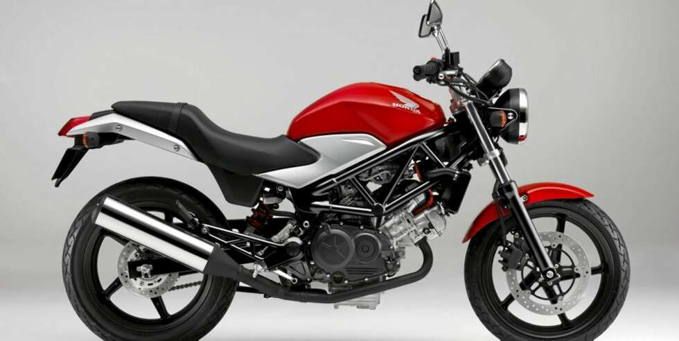 EKTE MC: Honda VTR 250 har V-twinmotor og design som får oss til å tenke på Ducati Monster. EKTE MC: Honda VTR 250 har V-twinmotor og design som får oss til å tenke på Ducati Monster.
