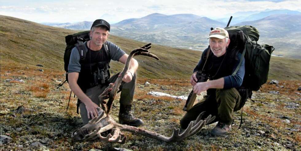 HØSTFJELL: Fjellet på høsten er bare helt rått, synes Idar Nygård og Steinar Lunde. Her med resultatet av ei vellykket jakt. HØSTFJELL: Fjellet på høsten er bare helt rått, synes Idar Nygård og Steinar Lunde. Her med resultatet av ei vellykket jakt.