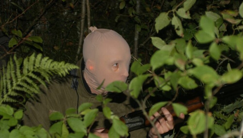 KAMUFLASJE er viktig på duejakt, duene ser godt. Litt vind gjør landskapet mer urolig, og duene blir noe mindre vare. (Foto: Thor Olav Moen) KAMUFLASJE er viktig på duejakt, duene ser godt. Litt vind gjør landskapet mer urolig, og duene blir noe mindre vare. (Foto: Thor Olav Moen)